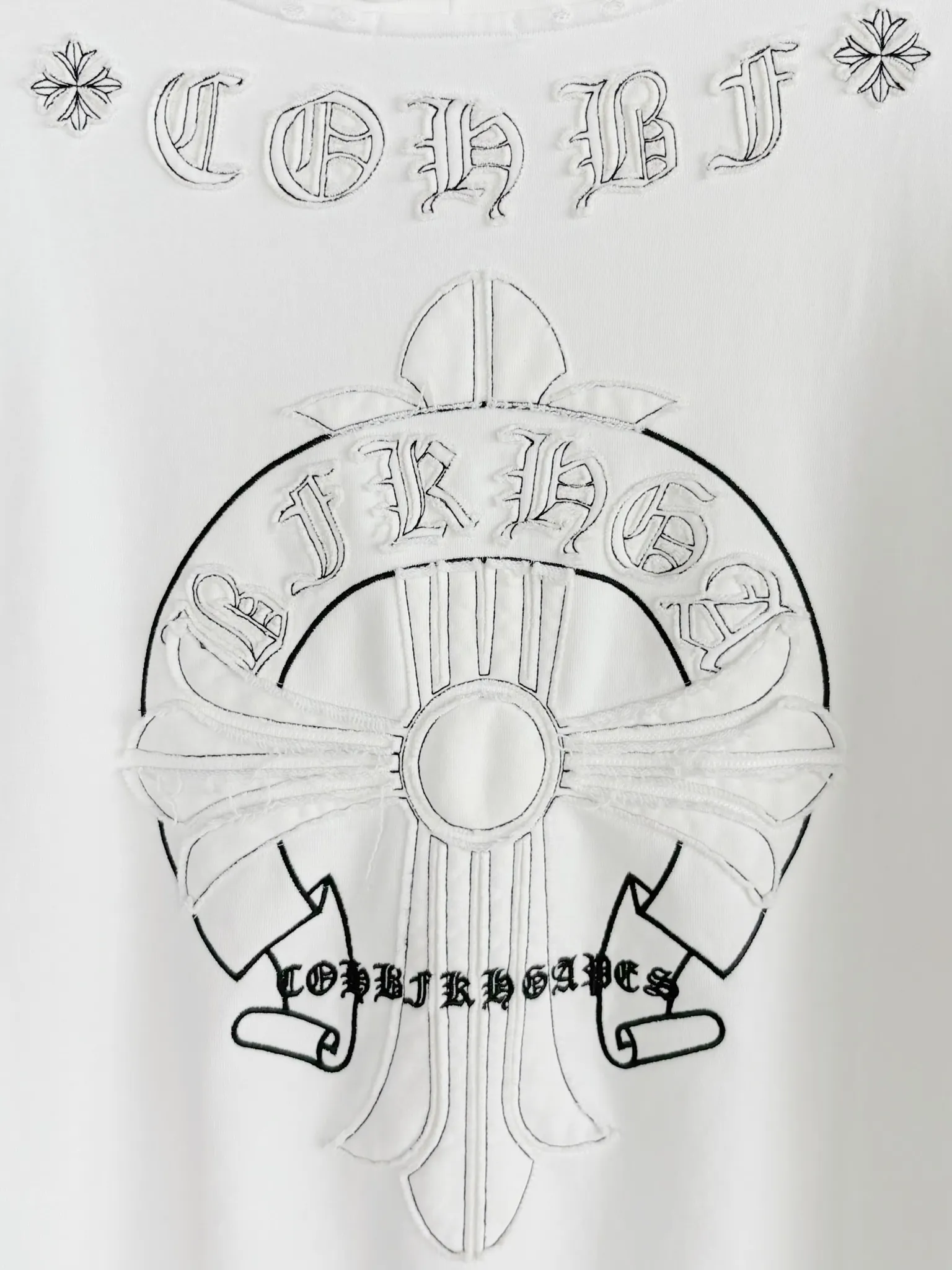 P340 [Higher version] Chrome Hearts*Chrome heart patch embroidered horseshoe logo‼ ️Hooded sweatshirt *Made of 430g pure cotton sweatshirt fabric with double yarns. The fabric is woven with double yarns and twisted together. The strength is 40% higher than that of single yarns, forming a three-dimensional texture similar to the texture of tripe. It not only maintains the moisture absorption and breathability of pure cotton, but also achieves "softness and not collapse" through double yarn thickening. The whole strip of Maliu scanning spray technology uses the washing process to produce a natural fading effect in parts, and the os version has a more lazy and loose feeling. *Laser burnt patch embroidery➕Frayed process: micro-label on the chest patch, large logo horseshoe pattern on the back, heavy laser burnt three-dimensional patch embroidery pattern design, washed and frayed, and the overall garment presents a lazy style. *Whether it is daily outings or sports and fitness, you can show your trendy attitude and become the focus of the street. Same style for men and women 𝐂𝐎𝐋𝐎𝐔𝐑: white, blue, black 𝐒𝐈𝐙𝐄: S-XL